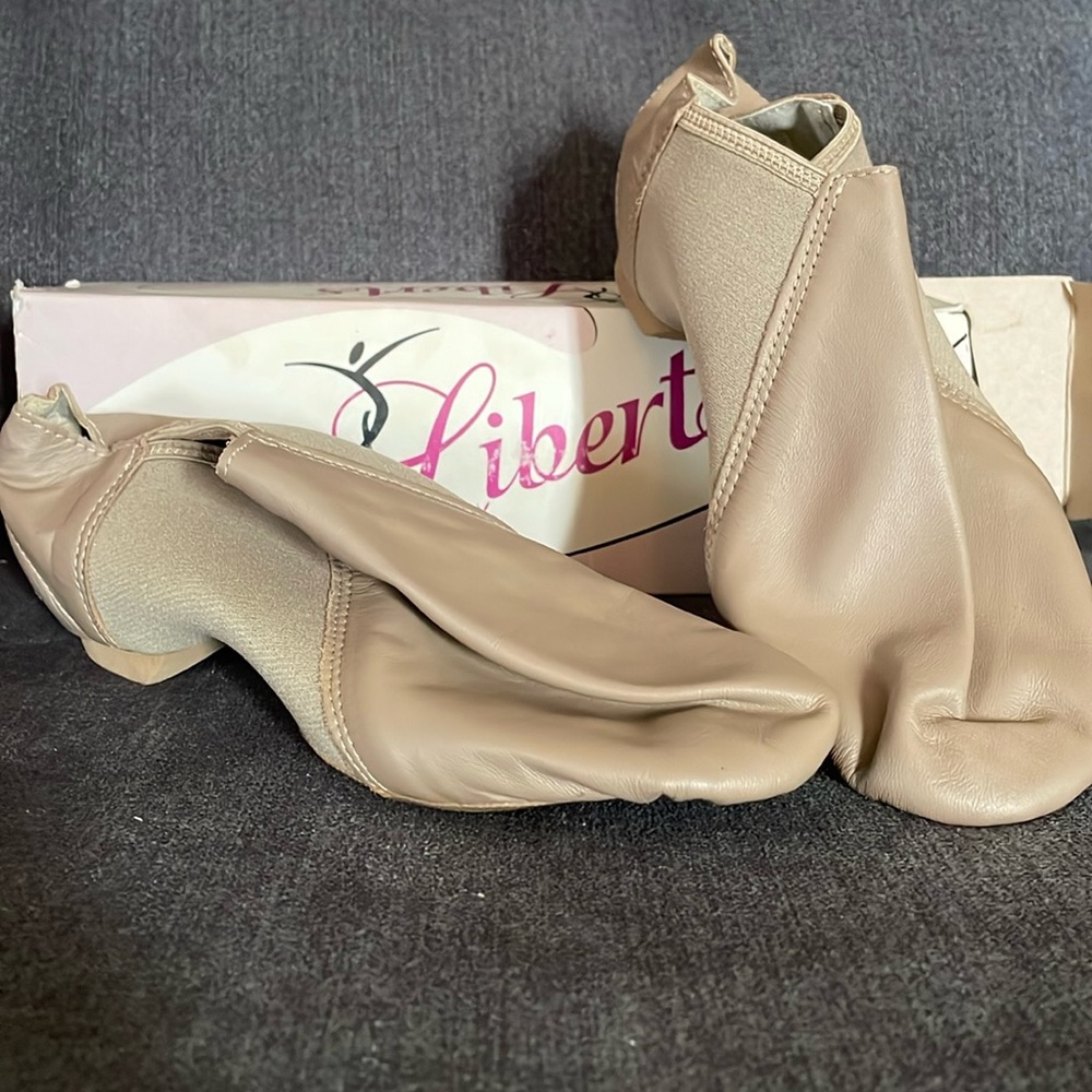 Dance shoes with flexible parts
